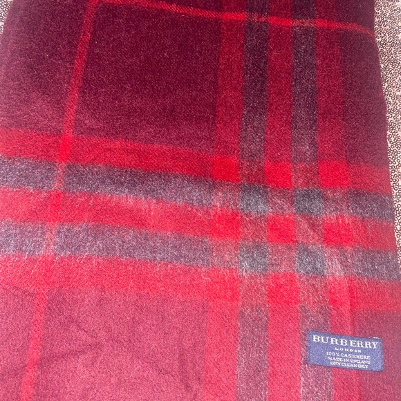 Authentic Burberry Cashmere Scarf - Picture 4 of 9